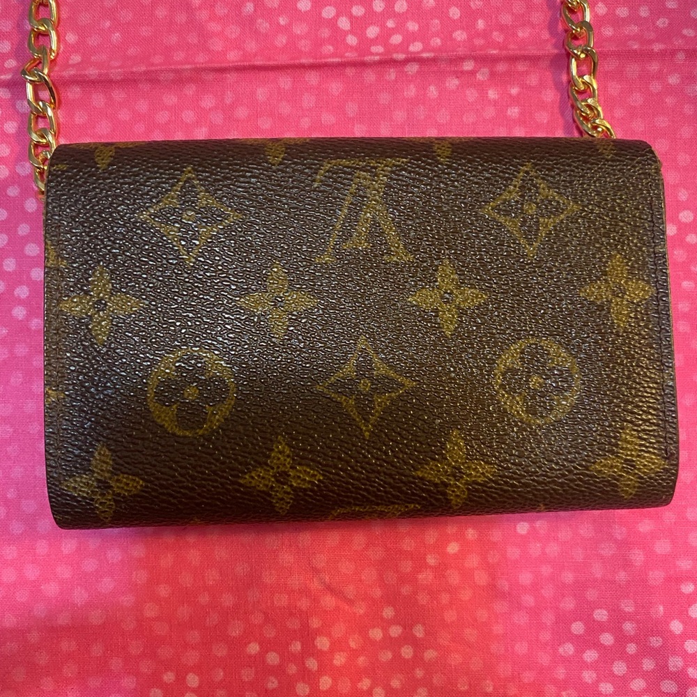 Louis Vuitton Authentic Brown Monogram Crossbody Wallet on chain - Picture 2 of 7